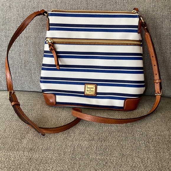 Dooney & Bourke purse - Picture 1 of 3
